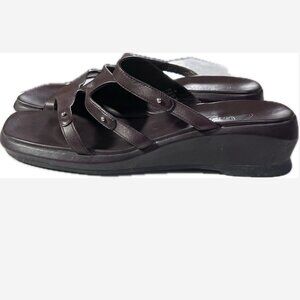 Clarks Leather Sandals Women's Size 10M Brown 2" Flat Heel 3 Strap With Studs